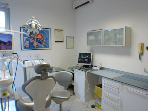 Studio Dentistico - Dentista - Dentisti Medici Chirurghi ed Odontoiatri -  Estetica - Pressoterapia - Mesoterapia - Botox - Filler - Carbossiterapia - Implantologia - Torrevecchia - Roma