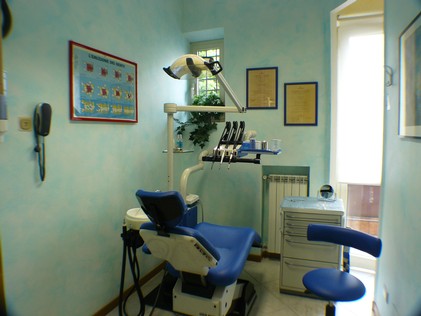 Studio Dentistico - Dentista - Dentisti Medici Chirurghi ed Odontoiatri -  Estetica - Pressoterapia - Mesoterapia - Botox - Filler - Carbossiterapia - Implantologia - Torrevecchia - Roma