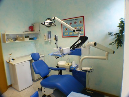 Studio Dentistico - Dentista - Dentisti Medici Chirurghi ed Odontoiatri -  Estetica - Pressoterapia - Mesoterapia - Botox - Filler - Carbossiterapia - Implantologia - Torrevecchia - Roma